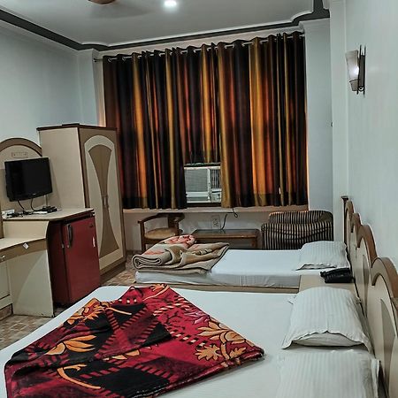 Hotel Yatri International ニューデリー エクステリア 写真