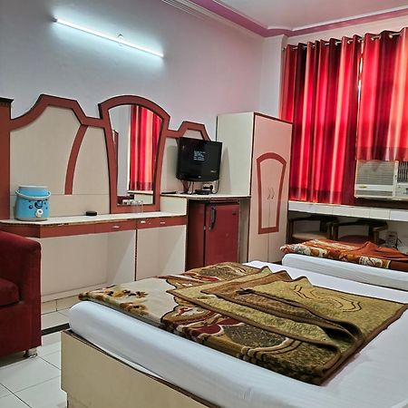Hotel Yatri International ニューデリー エクステリア 写真