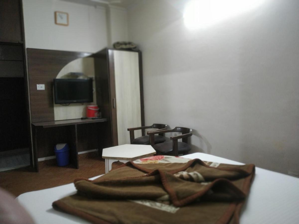 Hotel Yatri International ニューデリー エクステリア 写真