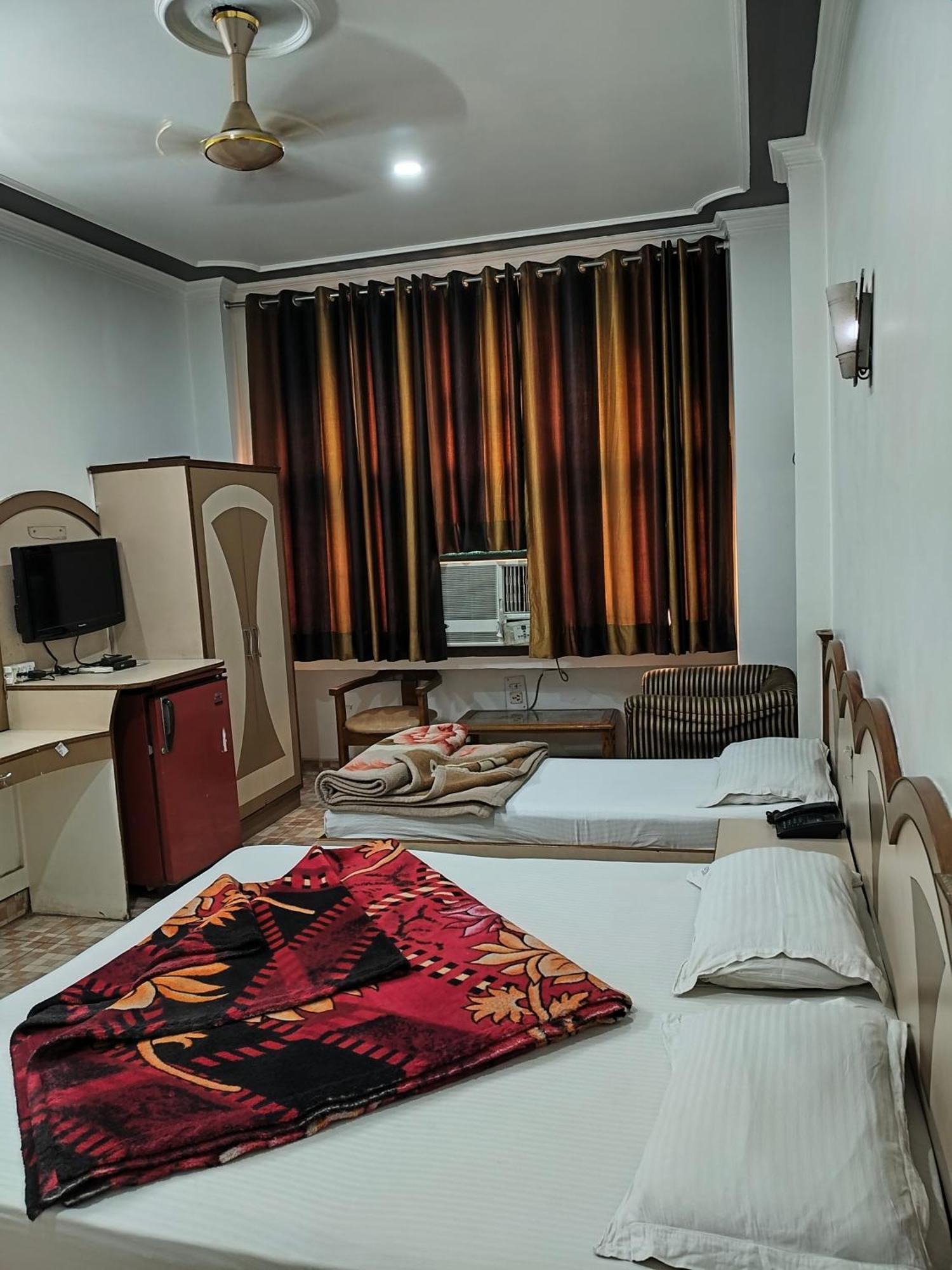 Hotel Yatri International ニューデリー 部屋 写真