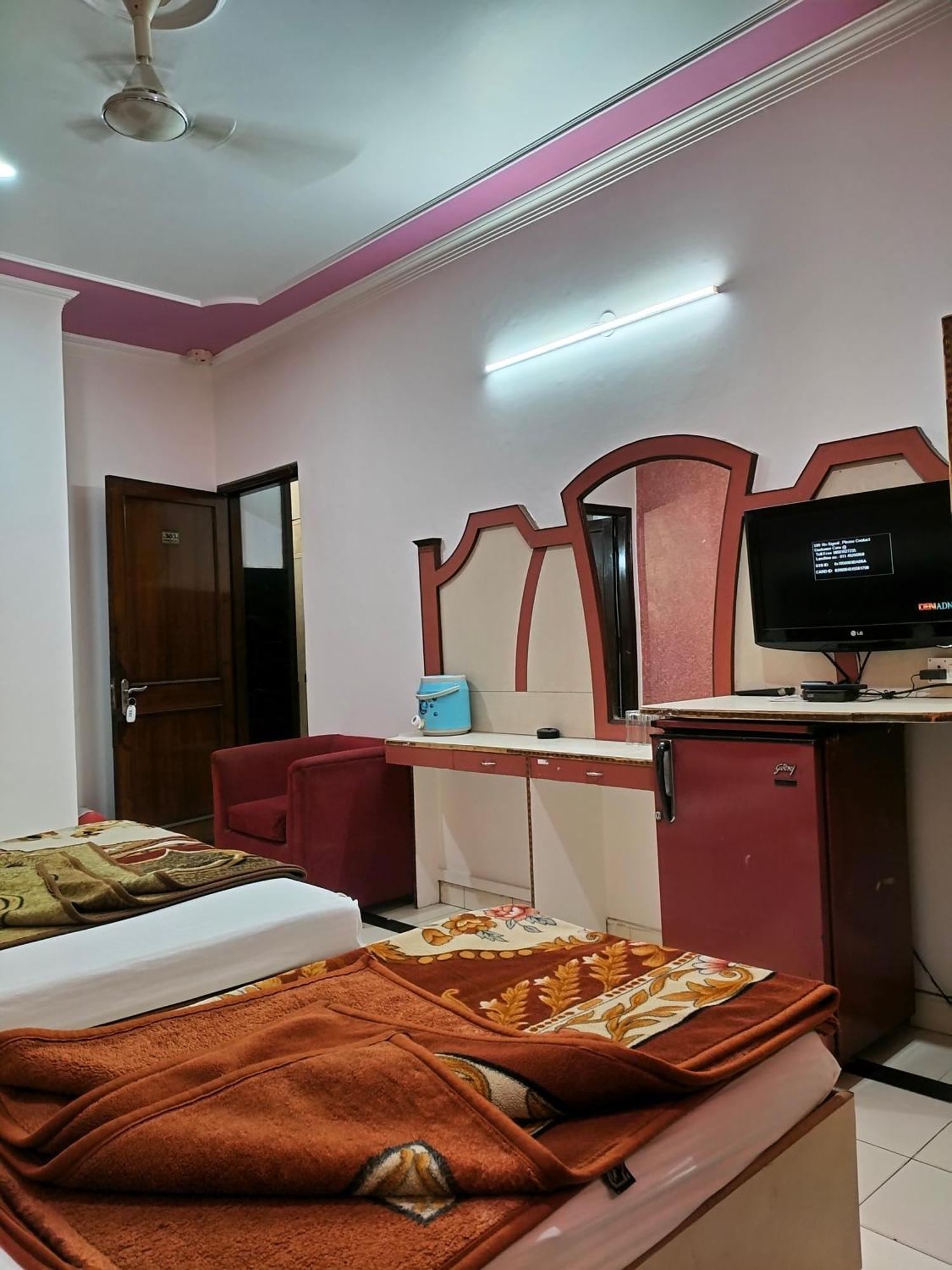 Hotel Yatri International ニューデリー 部屋 写真