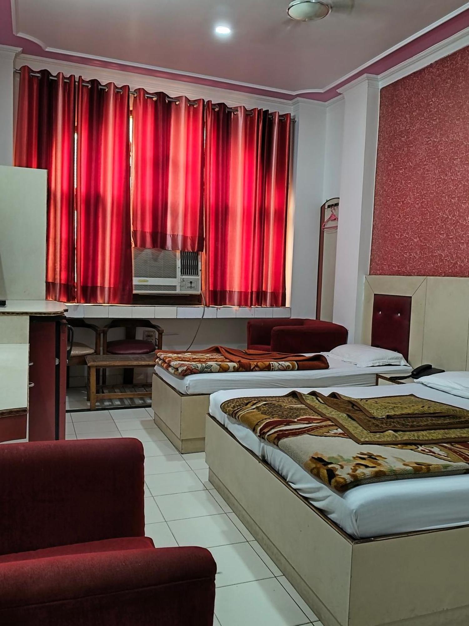 Hotel Yatri International ニューデリー 部屋 写真