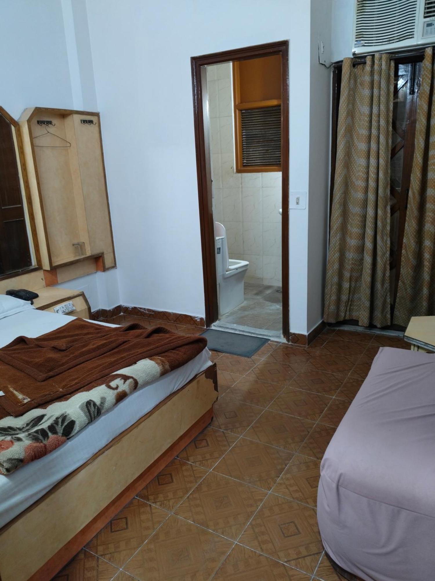 Hotel Yatri International ニューデリー 部屋 写真