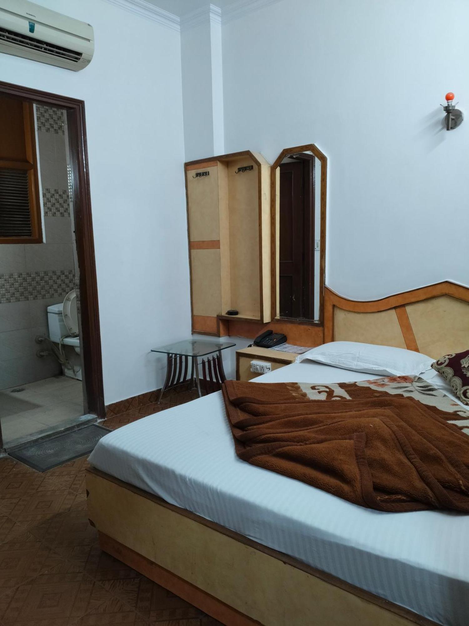 Hotel Yatri International ニューデリー 部屋 写真