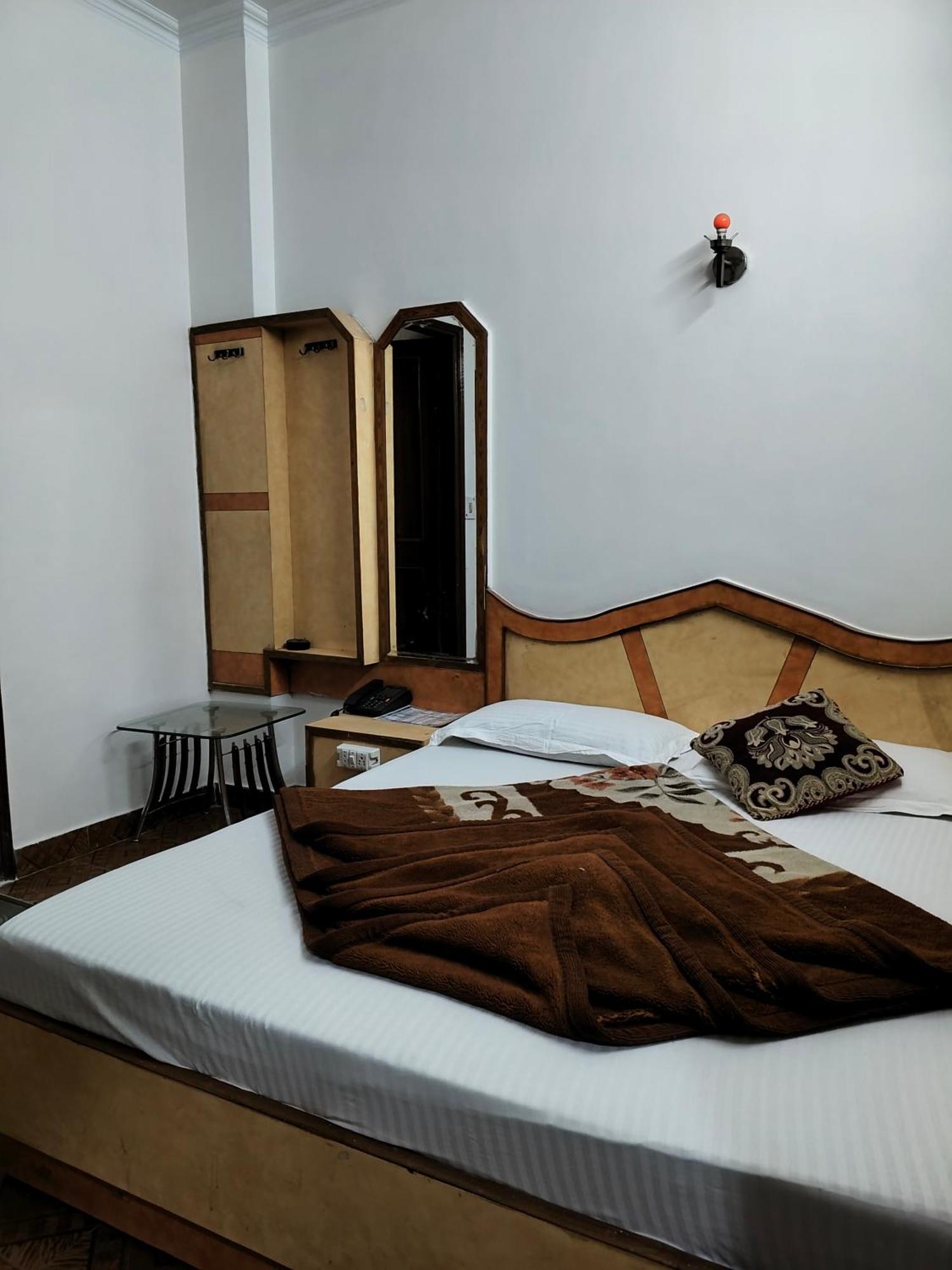 Hotel Yatri International ニューデリー 部屋 写真