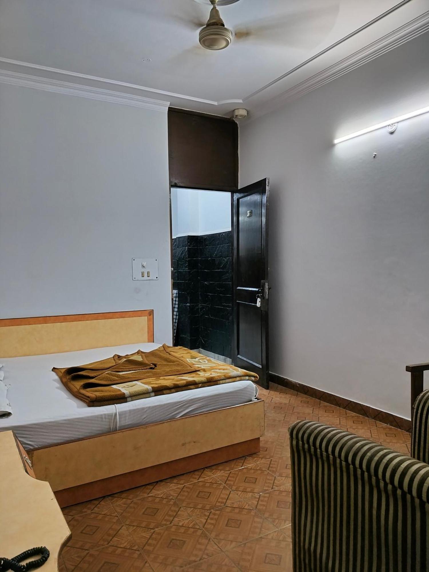 Hotel Yatri International ニューデリー 部屋 写真