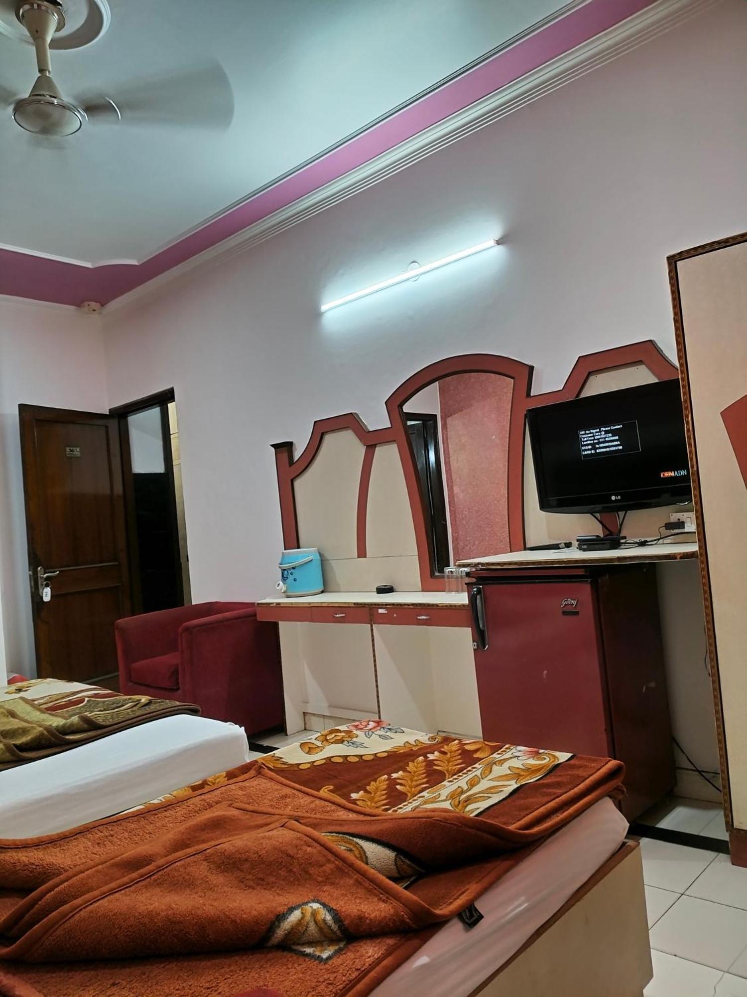 Hotel Yatri International ニューデリー 部屋 写真