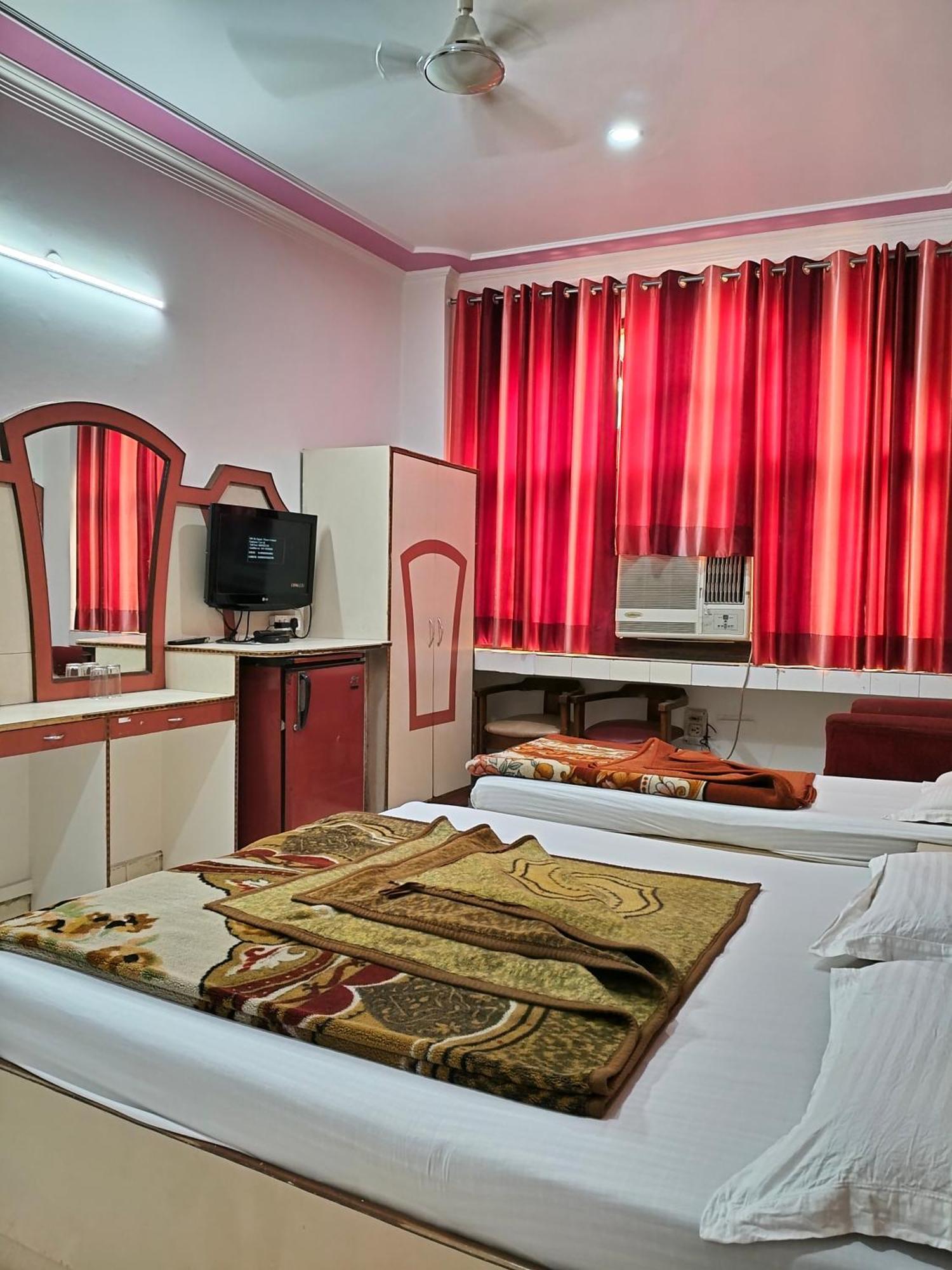 Hotel Yatri International ニューデリー 部屋 写真