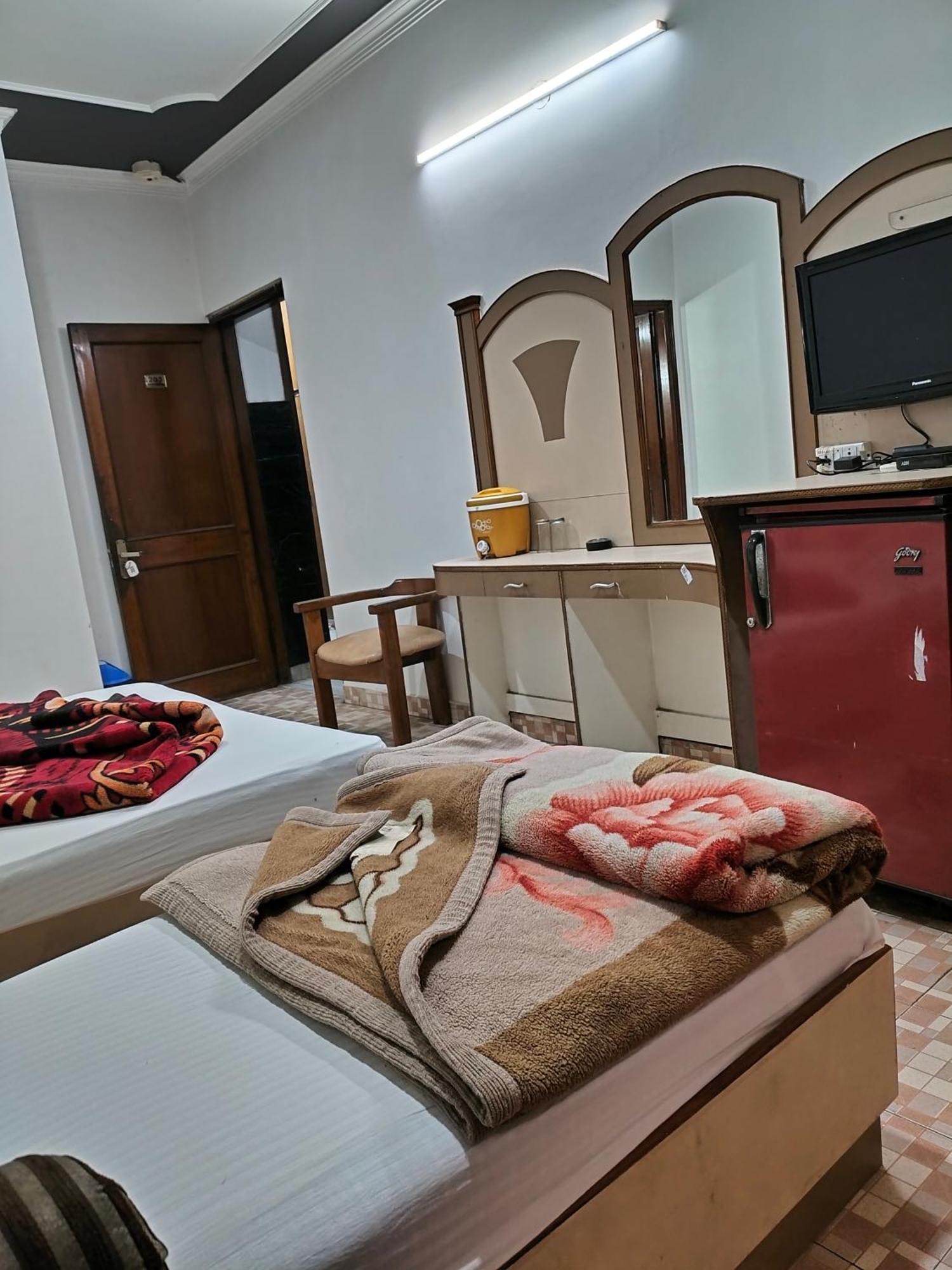Hotel Yatri International ニューデリー 部屋 写真