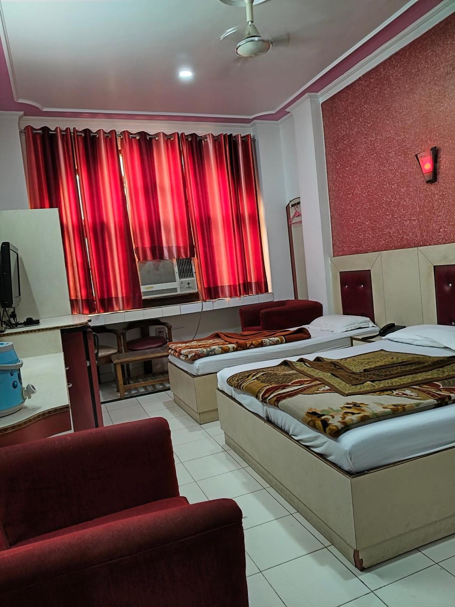 Hotel Yatri International ニューデリー 部屋 写真